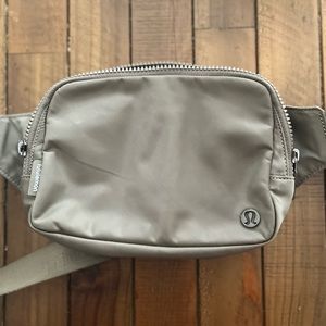 Lululemon 2L Everywhere Belt Bag